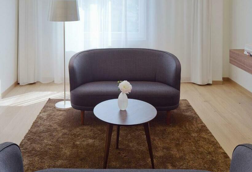 주니어 스위트, Pm & Vanner