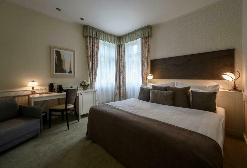 标准间, Zelená Marina