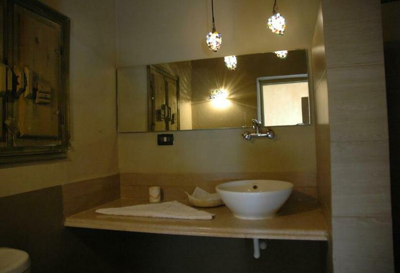 اتاق استاندارد سه نفره, Siwa Shali Resort