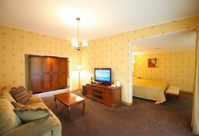 سوییت جونیور, Villa Hotel Theresa