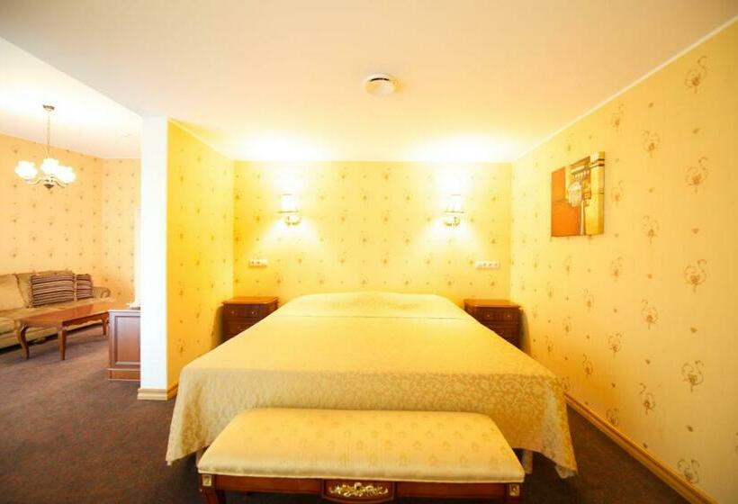 سوییت جونیور, Villa Hotel Theresa
