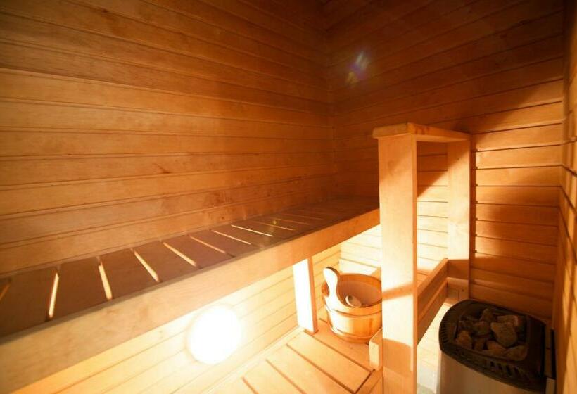سوییت جونیور, Villa Hotel Theresa