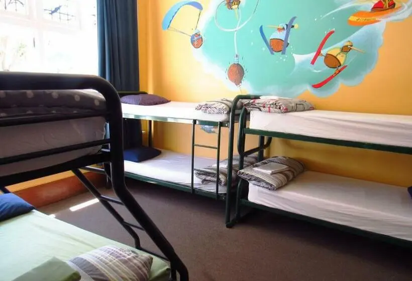 Vuode Makuusalissa, Noah's Ark Backpackers