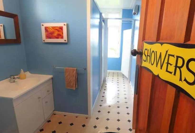 Standard Kolmen Hengen Huone Jaettu kylpyhuone, Noah's Ark Backpackers