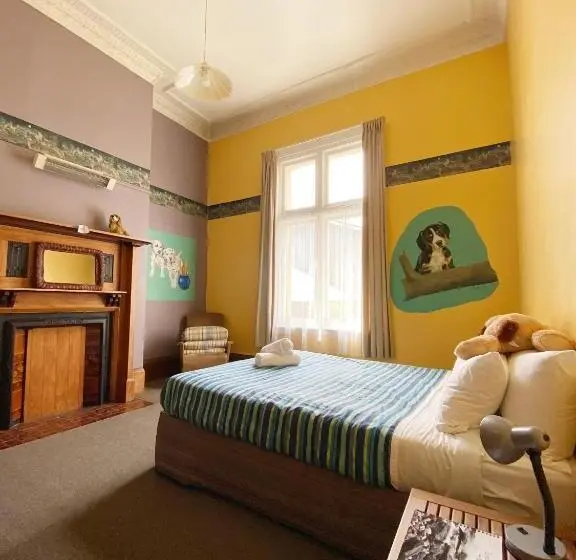 Classic-perhehuone, Noah's Ark Backpackers