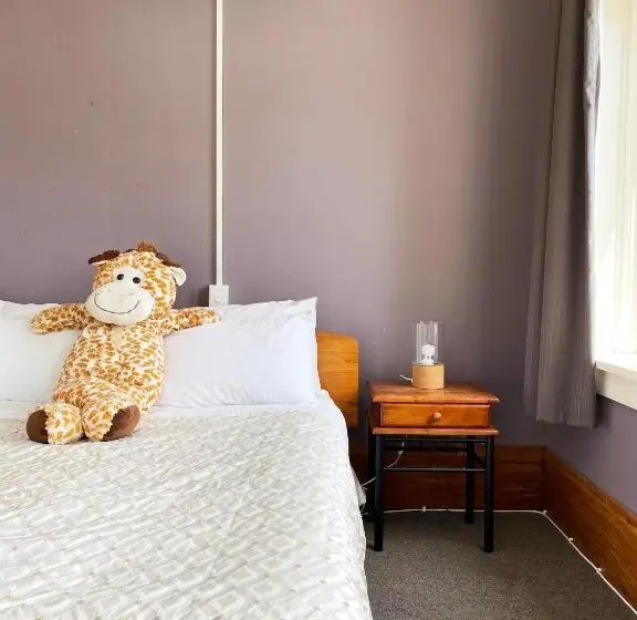 Standard Kolmen Hengen Huone Jaettu kylpyhuone, Noah's Ark Backpackers