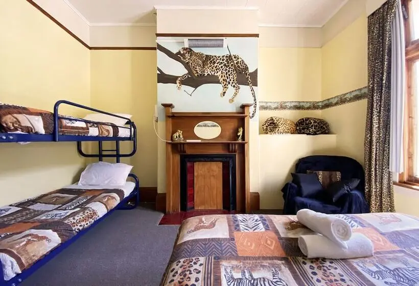 Standard Kolmen Hengen Huone Jaettu kylpyhuone, Noah's Ark Backpackers
