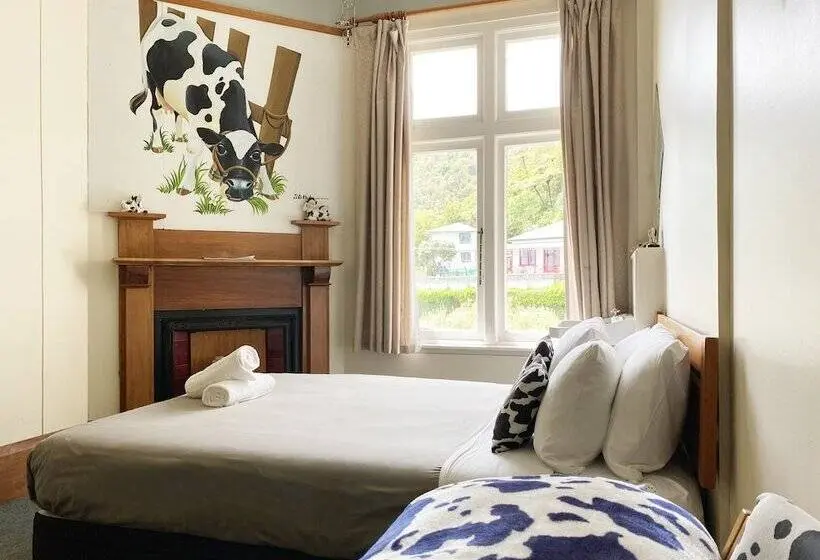 Standard Kolmen Hengen Huone Jaettu kylpyhuone, Noah's Ark Backpackers