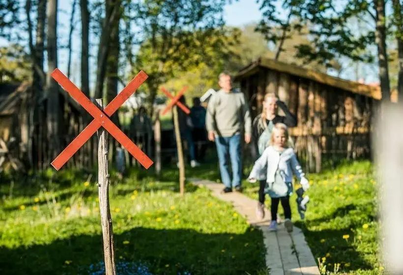 Perhehuone, Stf Lugnåsberget Ekohotell