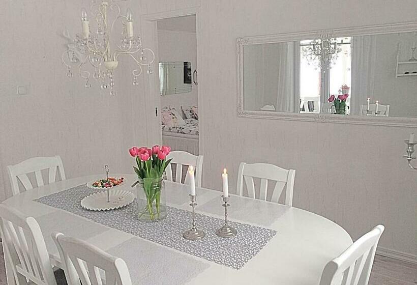 ２ベッドルームアパートメント, Höhällets Lantliga Rum