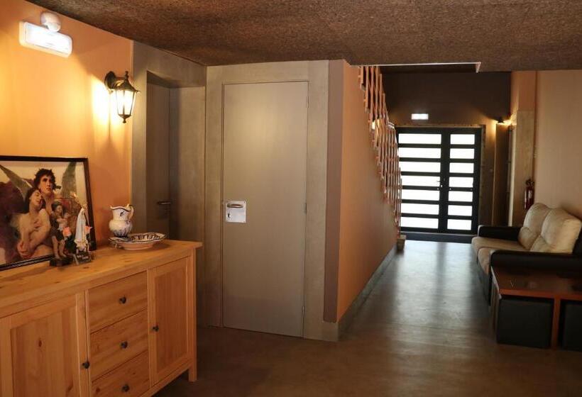 דירת חדר בקומת קרקע, Quinta Da Fontinha