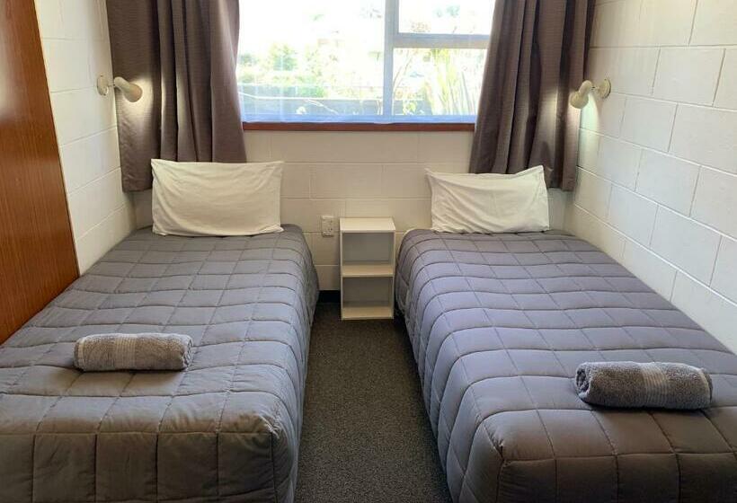 آپارتمان خانوادگی, Cumberland Motel