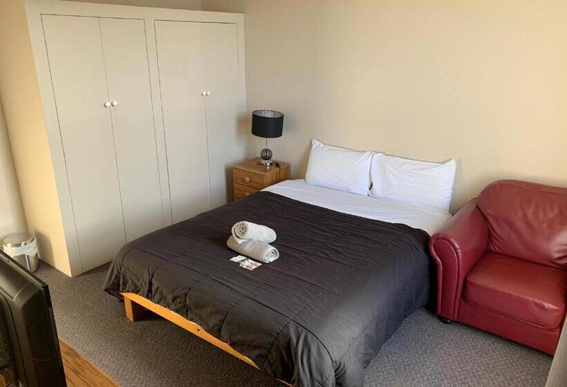 Standardrum Delat Badrum, Cumberland Motel