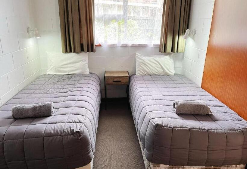 آپارتمان خانوادگی, Cumberland Motel