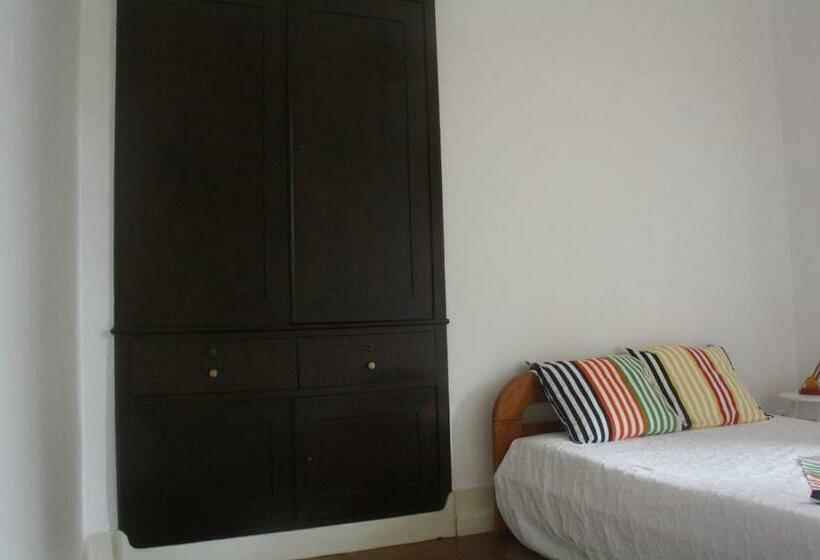 スタンダードルーム, Hostel 402