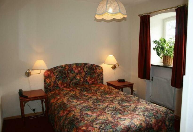 Номер Стандарт Индивидуальный, Chaplin