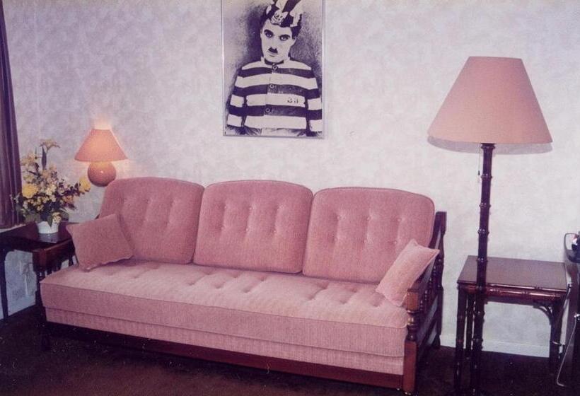 Семейный Номер, Chaplin