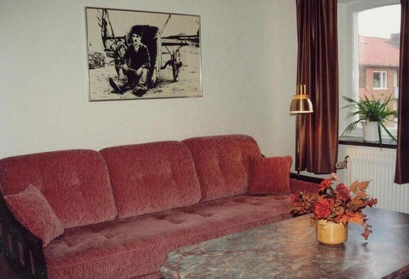 Семейный Номер, Chaplin