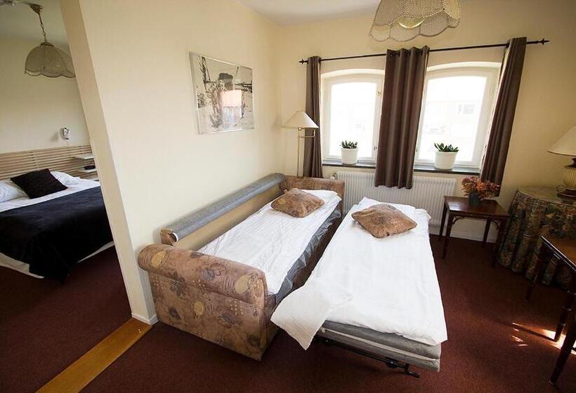 Семейный Номер, Chaplin