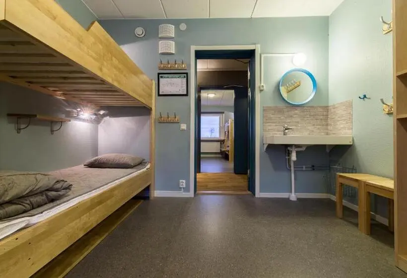 Neljän hengen Economy-huone jaetulla kylpyhuoneella, Stf Abisko Turiststation