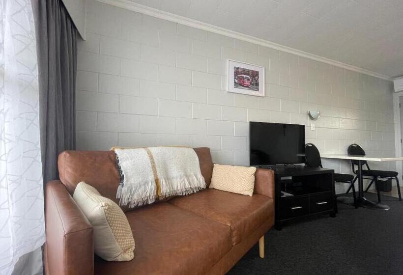 ベーシックワンルーム, Kensington Motel