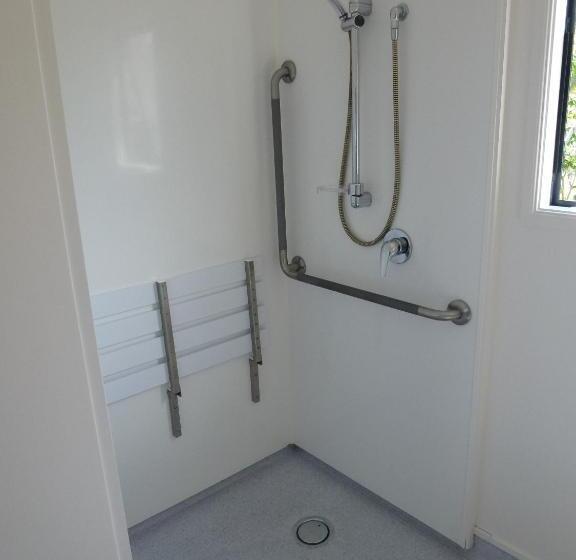 스탠다드 스튜디오, Mana Nui Motel