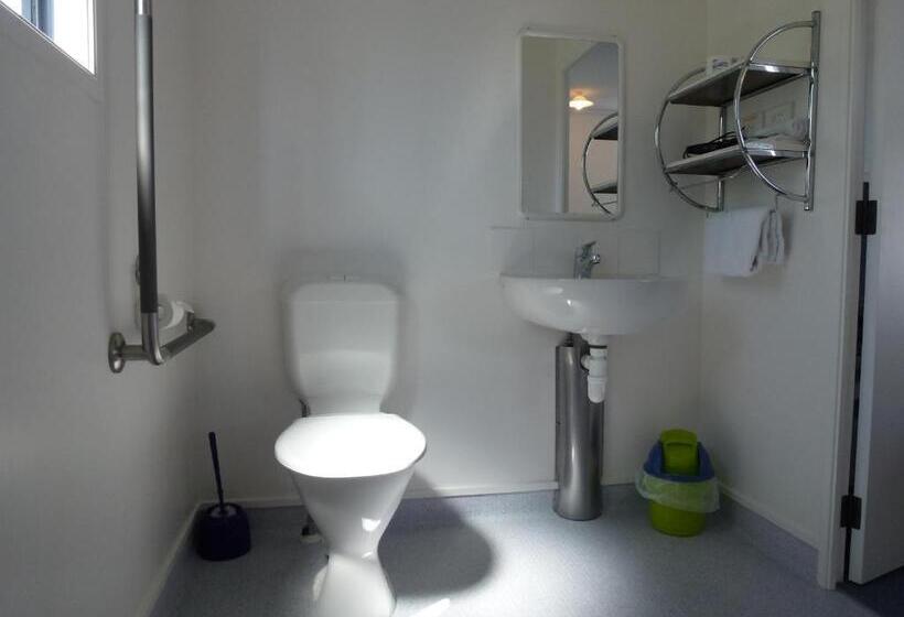 스탠다드 스튜디오, Mana Nui Motel