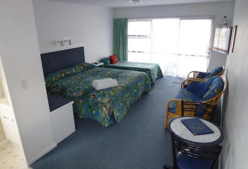 스탠다드 스튜디오, Mana Nui Motel