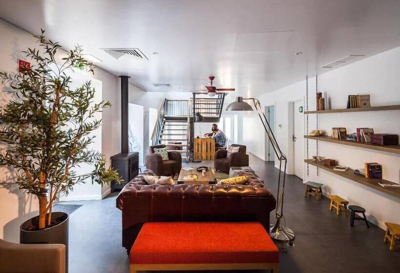 اتاق خانوادگی, Moon Hill By Joivy