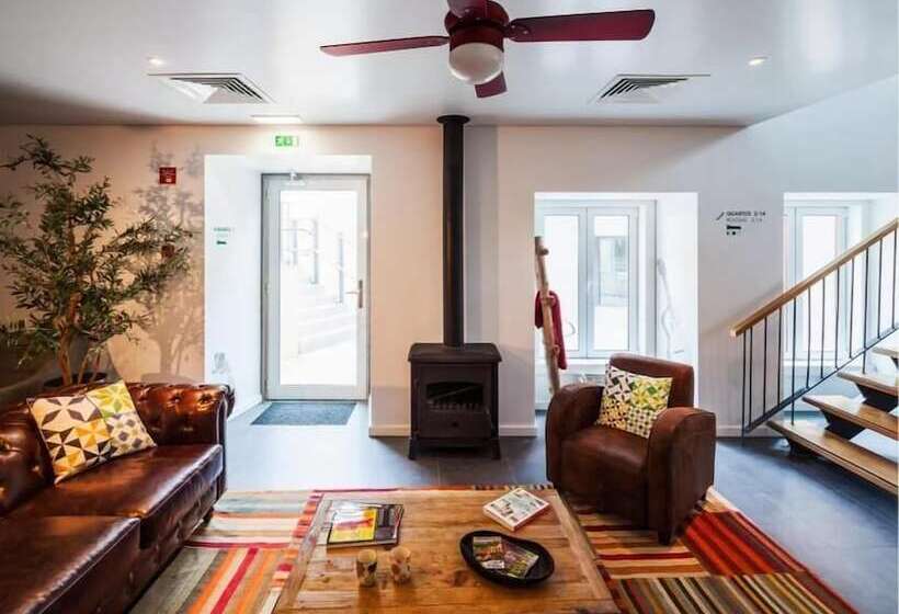 اتاق خانوادگی, Moon Hill By Joivy