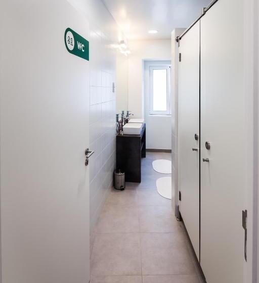 اتاق چهار تخته با دستشویی مشترک, Moon Hill By Joivy