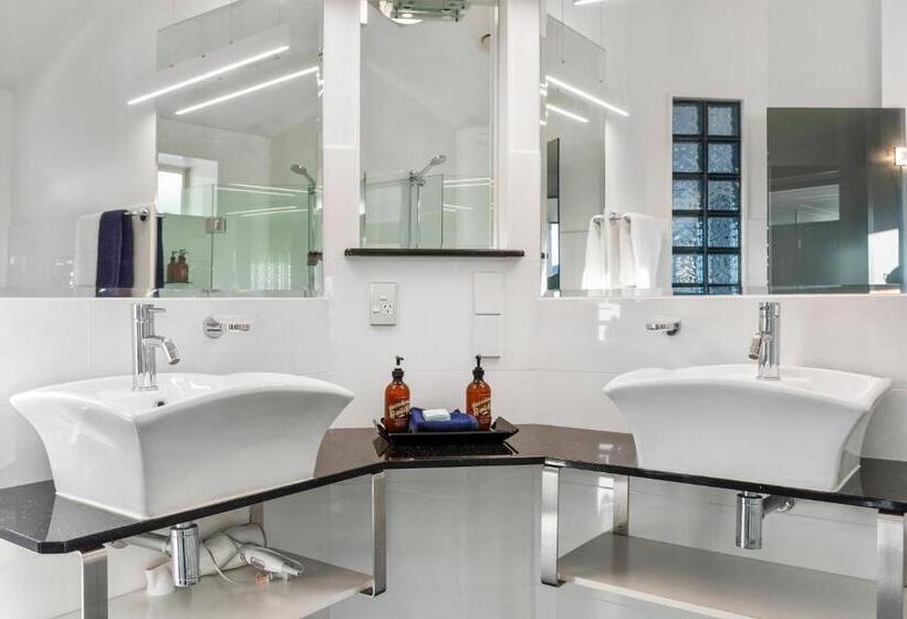 Superior suite with view, The Tauranga On The Waterfront