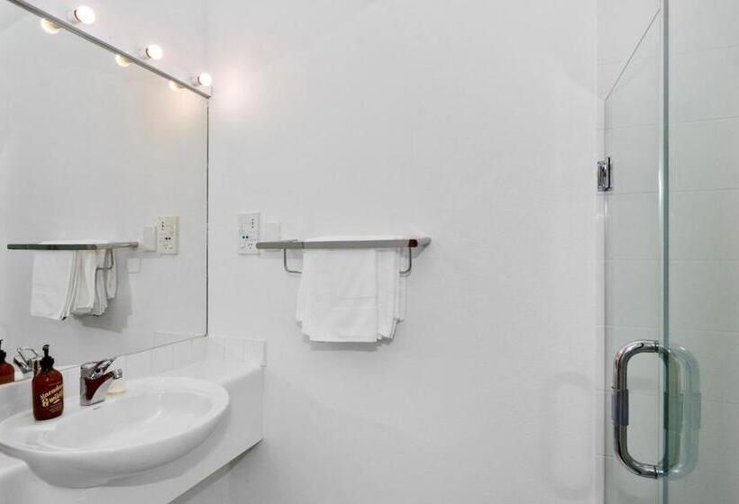 クイーンベッドのスタンダードスタジオ, The Tauranga On The Waterfront