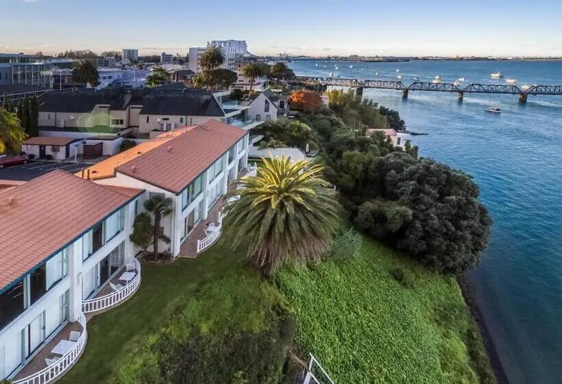 スーペリアースイート, The Tauranga On The Waterfront