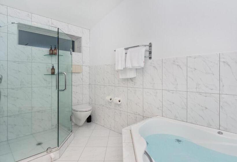 スーペリアースイート, The Tauranga On The Waterfront