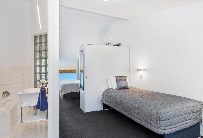 スーペリアースイート, The Tauranga On The Waterfront