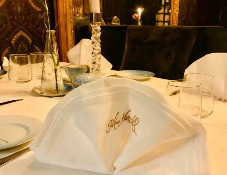 חדר משפחתי, Palace Hotell