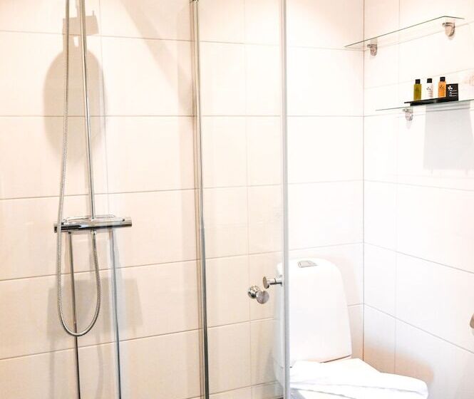 חדר משפחתי, Palace Hotell