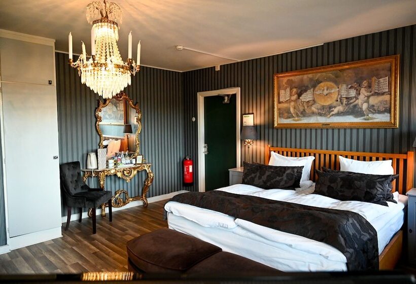 חדר משפחתי, Palace Hotell