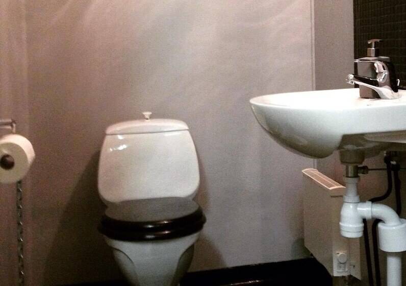 Семейный Номер, Stf Hostel Lärbro/grannen