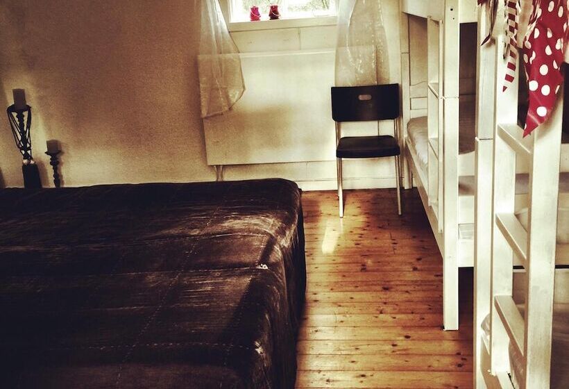 Семейный Номер, Stf Hostel Lärbro/grannen