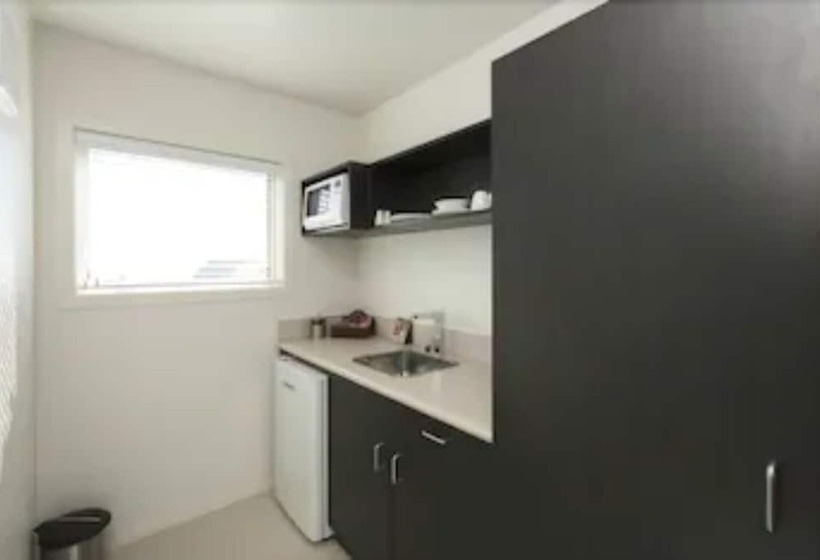 استودیوی استاندارد, The Dawson Motel