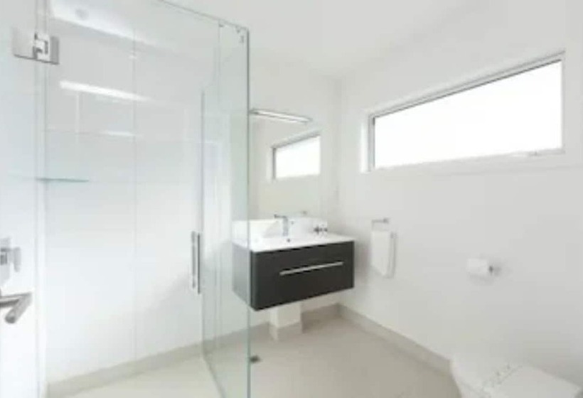 استودیوی استاندارد, The Dawson Motel