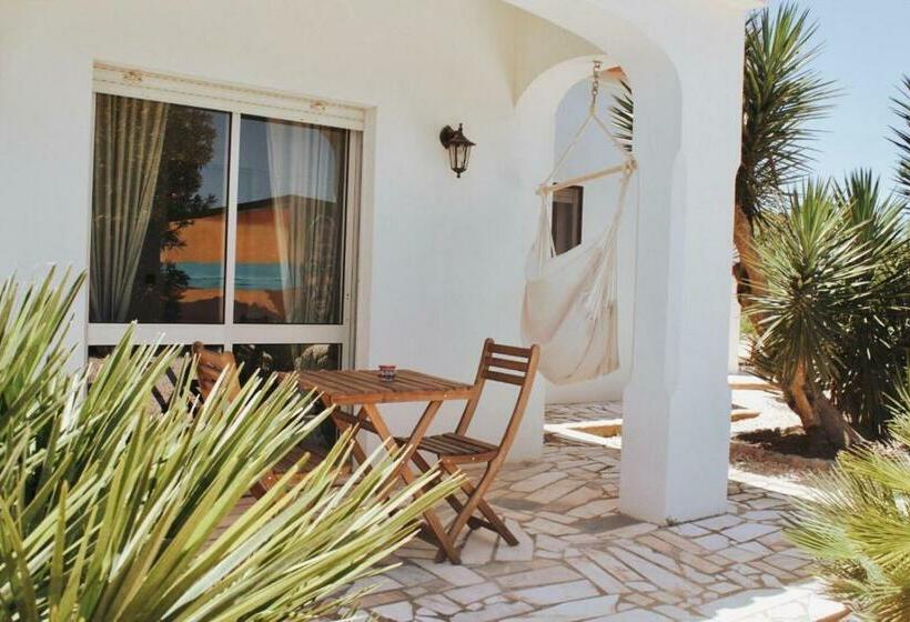 غرفة قياسية مزوَّدة بتراس, The Lighthouse Hostel