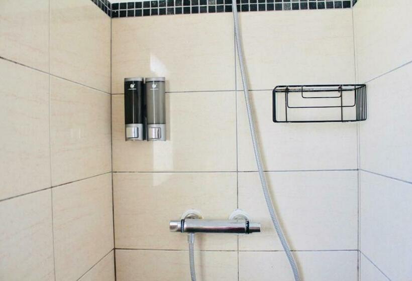 غرفة قياسية مزوَّدة بتراس, The Lighthouse Hostel