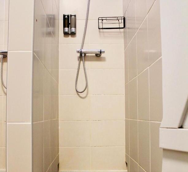 غرفة قياسية, The Lighthouse Hostel