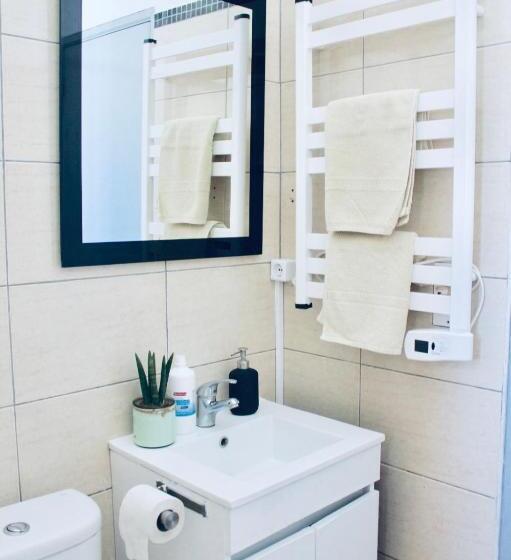 غرفة قياسية, The Lighthouse Hostel