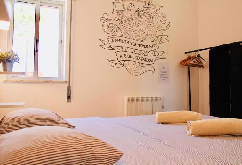 غرفة قياسية, The Lighthouse Hostel