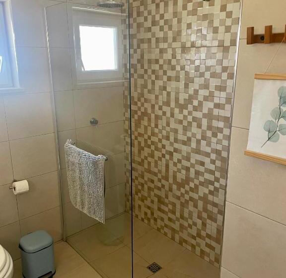 غرفة قياسية, The Lighthouse Hostel