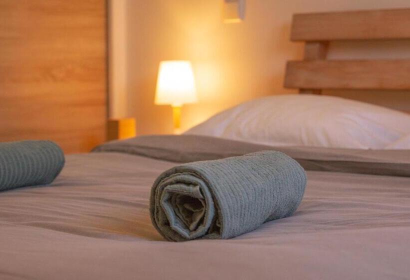 غرفة قياسية, The Lighthouse Hostel